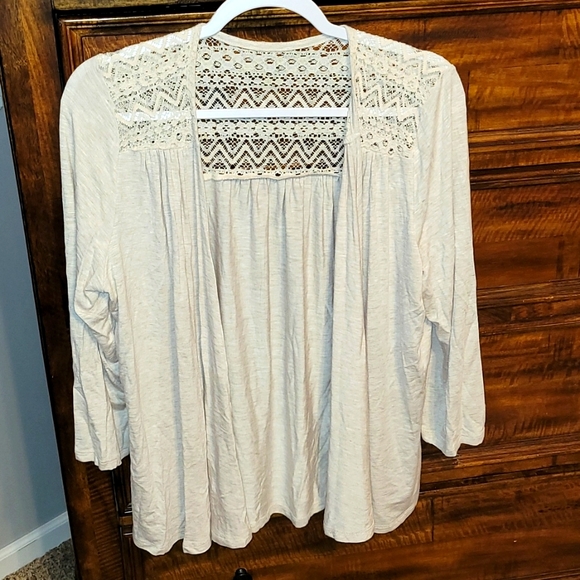Sweaters - 🤍Womens large cardigan/ kimono. Light weight. Super cute🤍